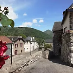 Roumendares Feriehus Escot