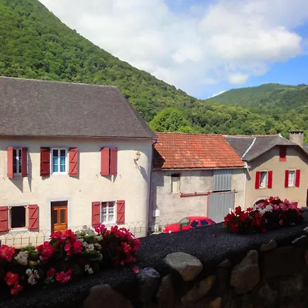 Roumendares Feriehus Escot