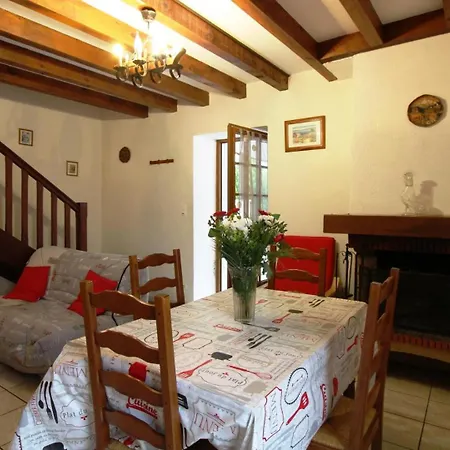 Roumendares Feriehus Escot