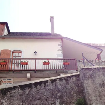 Roumendares Feriehus Escot