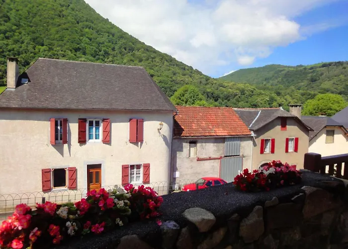 Roumendares Feriehus Escot