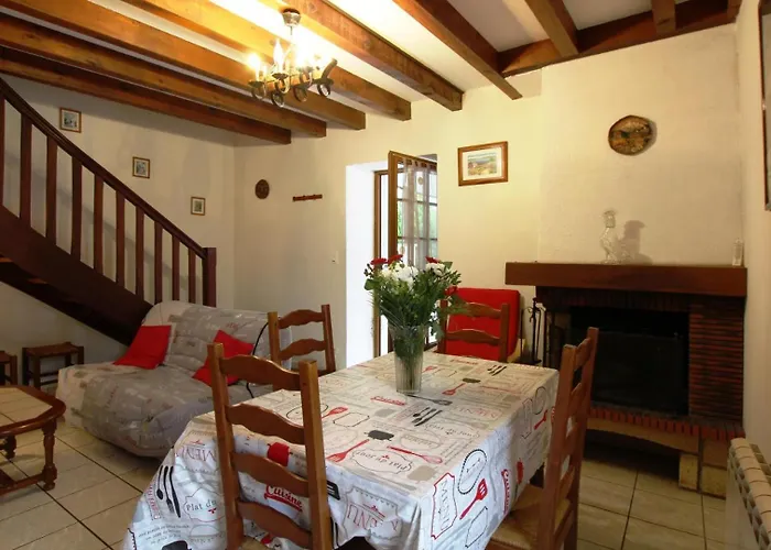 Roumendares Feriehus Escot